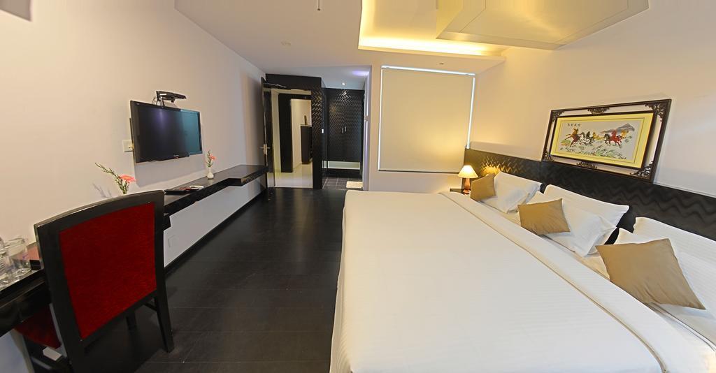 Hotel Gokulam Park Ченай Екстериор снимка