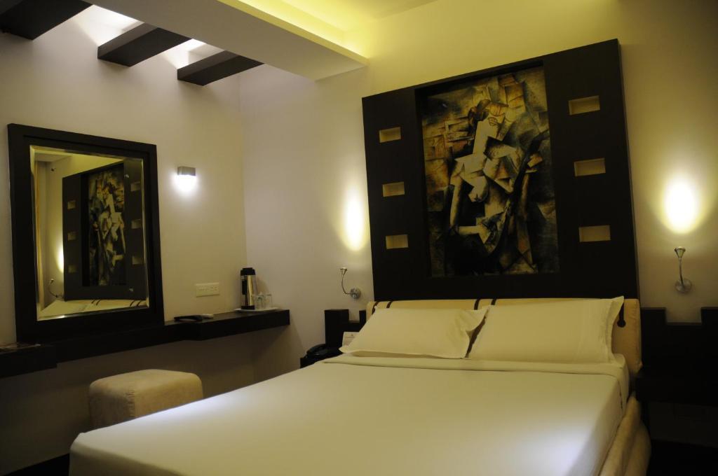 Hotel Gokulam Park Ченай Екстериор снимка