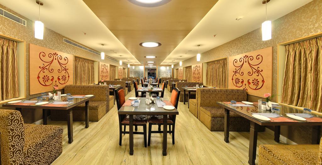Hotel Gokulam Park Ченай Екстериор снимка