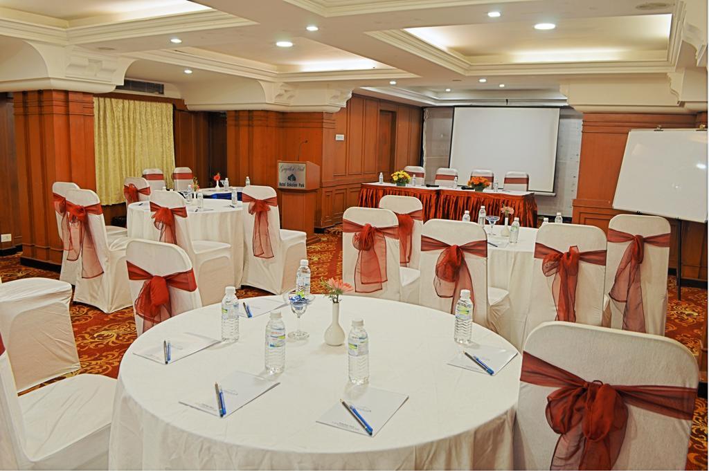 Hotel Gokulam Park Ченай Екстериор снимка