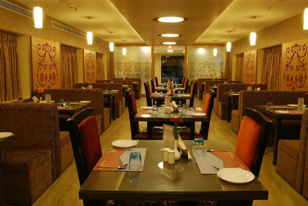 Hotel Gokulam Park Ченай Екстериор снимка