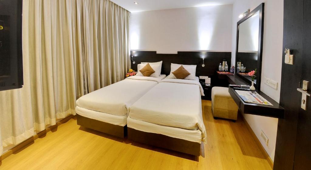 Hotel Gokulam Park Ченай Стая снимка