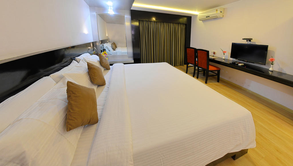 Hotel Gokulam Park Ченай Екстериор снимка
