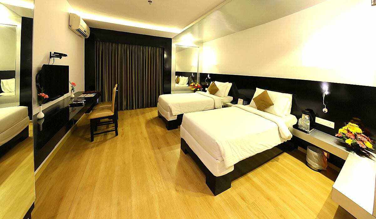 Hotel Gokulam Park Ченай Екстериор снимка